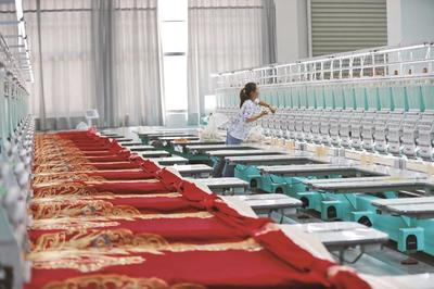 火熱生產(chǎn) 紡織業(yè)的繁榮與挑戰(zhàn)